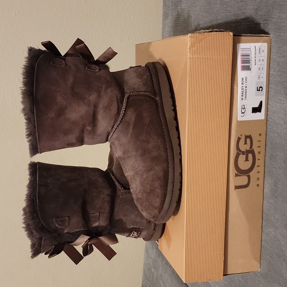 Ugg womens Bailey Bow chocolate brown size 5